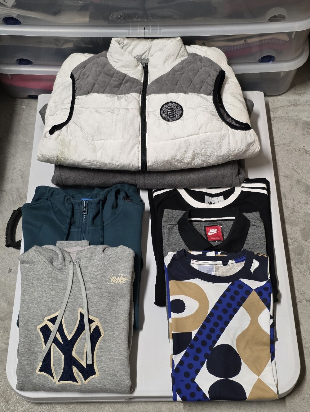 MEN'S CLOTHING LOT - HOODIES & SHIRTS